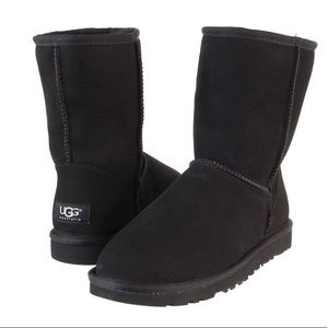 NWOT short black uggs